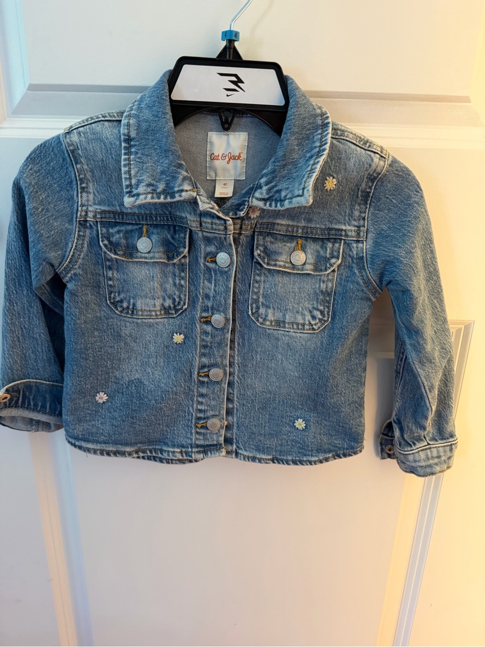 Cat & Jack Girls 4T Denim Jacket Embroidered Daisies Floral Jean Jacket